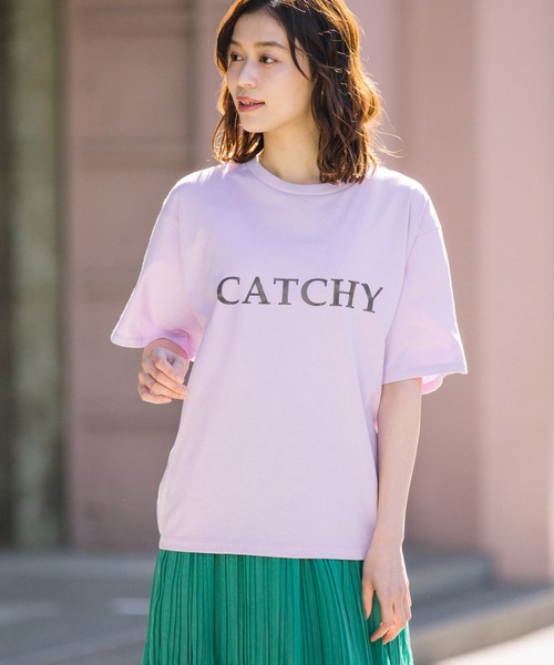 Munich(ミューニック)の「CATCHYレタードロゴTシャツ(Tシャツ/カットソー・レディース・ホワイト/カーキ/ラベンダー/グレイッシュベージュ・FREE)」の4枚目の写真
