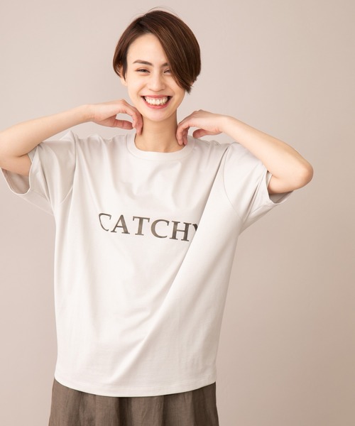 Munich(ミューニック)の「CATCHYレタードロゴTシャツ(Tシャツ/カットソー・レディース・ホワイト/カーキ/ラベンダー/グレイッシュベージュ・FREE)」の3枚目の写真