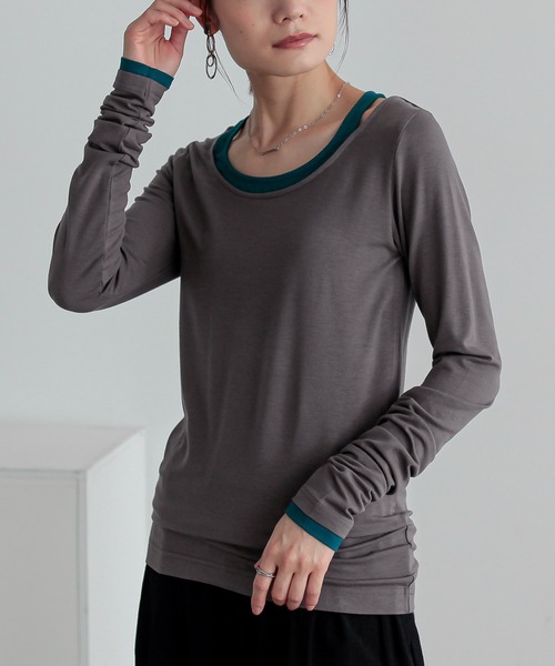 osharewalker(オシャレウォーカー)の「『レイヤード風ミリオンホット指穴ロンT』(Tシャツ/カットソー・レディース・アイボリー/バーガンディー/グレイッシュブルー/ダークグレー/ブラック・1/2/3)」の1枚目の写真