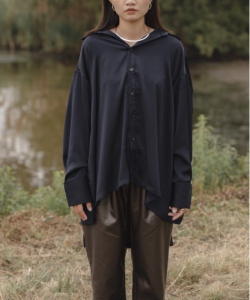 akuR(アクル)の「【akuR/2020AW】マルチwayサテンバックボタンシャツ(シャツ/ブラウス・レディース・ブルー/ネイビー/ホワイト・FREE)」の5枚目の写真