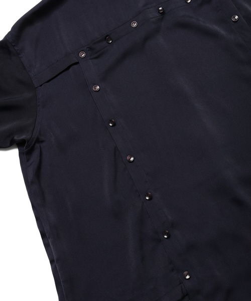 akuR(アクル)の「【akuR/2020AW】マルチwayサテンバックボタンシャツ(シャツ/ブラウス・レディース・ブルー/ネイビー/ホワイト・FREE)」の19枚目の写真