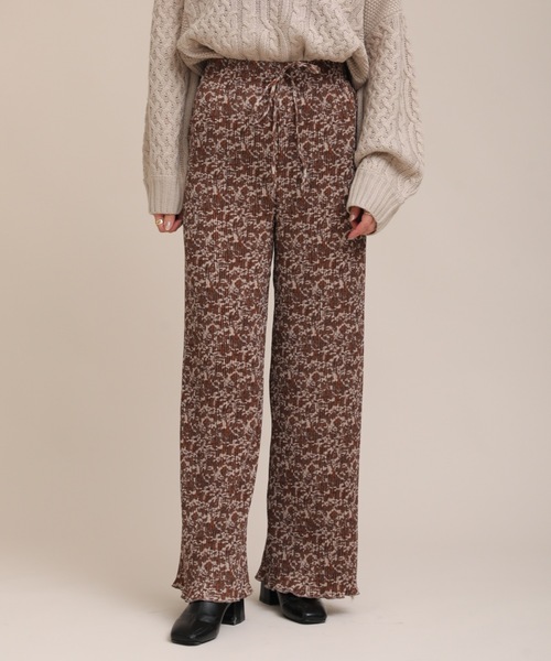 ap retro（アプレトロ）の「アート柄プリーツパンツ【ZOZO限定アイテム】（その他パンツ・レディース・ブラウン/イエロー・FREE）」の4枚目の写真