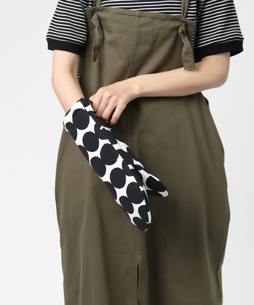 marimekko(マリメッコ)の「marimekko / マリメッコ ミトン 鍋つかみ PIENI UNIKKO RASYMATTO OVEN MITTEN・・ LOK(キッチンツール・レディース・ブラック/ベージュ/ブラック系その他/レッド/その他2/その他1/その他3/ブラック×ホワイト・FREE)」の10枚目の写真