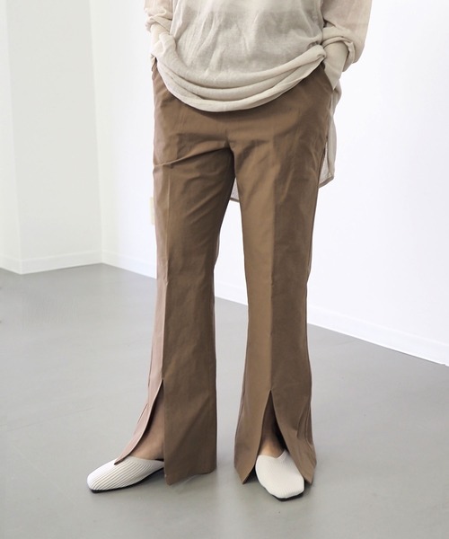 Riberry（リベリー）の「センタースリットイージーフレアパンツ（その他パンツ・レディース・モカ/ベージュ/パープル・MEDIUM）」の5枚目の写真