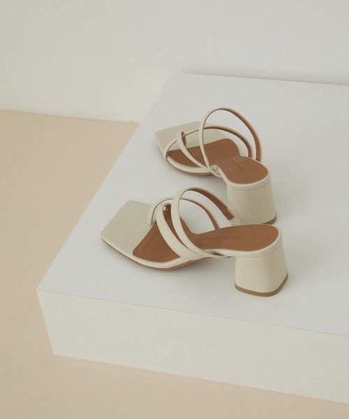 ADAM ET ROPE'(アダムエロペ)の「クロスラインレザーサンダル(サンダル・レディース・オフホワイト/オリーブ/ブラック系その他・22.5cm/23.5cm/24.5cm/23.0cm/24.0cm)」の2枚目の写真