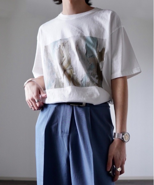 y/m by れぽすけ（イムバイレポスケ）の「フロントグラフィックTシャツ（Tシャツ/カットソー・メンズ・ホワイト/ブラック・MEDIUM/LARGE）」の2枚目の写真