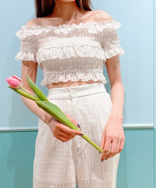 lilLilly（リルリリー）の「オーガンジーフリルオフショルトップス（シャツ/ブラウス・レディース・ホワイト/ブラック/ピンク・FREE）」の2枚目の写真