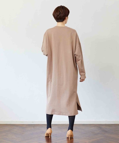 SILAS（サイラス）の「BI-COLOR CUFFS SWEAT DRESS（ワンピース・レディース・ベージュ/ネイビー・ONE SIZE）」の5枚目の写真