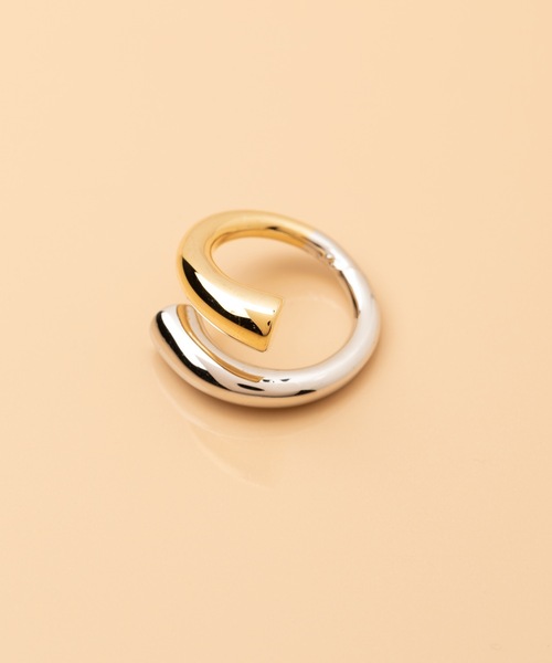 ANOH（アノー）の「バイカラーホルンリング（リング・レディース・シルバー×ゴールド・FREE）」の2枚目の写真