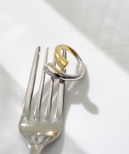 ANOH（アノー）の「バイカラーホルンリング（リング・レディース・シルバー×ゴールド・FREE）」の8枚目の写真