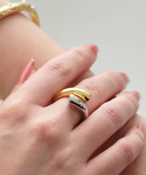 ANOH（アノー）の「バイカラーホルンリング（リング・レディース・シルバー×ゴールド・FREE）」の9枚目の写真