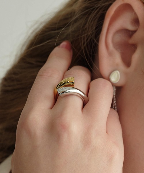 ANOH（アノー）の「バイカラーホルンリング（リング・レディース・シルバー×ゴールド・FREE）」の15枚目の写真