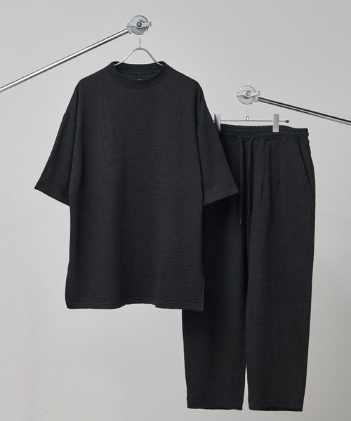 Loungewear tokyo(ラウンジウェアトウキョウ)の「【ラウンジウェアセットアップ】リラックス カットサッカー地 モックネック半袖Tシャツ×ラウンジイージーパンツ ワンマイルウェア(ルームウェア/パジャマ・メンズ・ブラック/ネイビー/ホワイト系その他/グレー系その他/ホワイト系その他2・M/L/XL)」の6枚目の写真