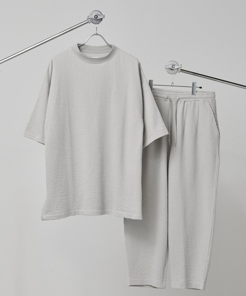 Loungewear tokyo(ラウンジウェアトウキョウ)の「【ラウンジウェアセットアップ】リラックス カットサッカー地 モックネック半袖Tシャツ×ラウンジイージーパンツ ワンマイルウェア(ルームウェア/パジャマ・メンズ・ブラック/ネイビー/ホワイト系その他/グレー系その他/ホワイト系その他2・M/L/XL)」の11枚目の写真