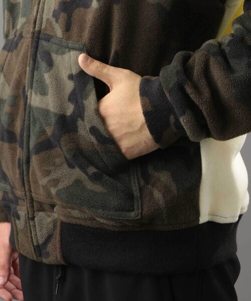 AVIREX（アヴィレックス）の「2トーン ビッグ フリース パーカー / 2TONE BIG FLEECE PARKA / アヴィレックス / AVIREX（その他アウター・メンズ・ネイビー/ブラウン/アイボリー/カモフラージュ・MEDIUM/LARGE/X-LARGE/XX-LARGE）」の21枚目の写真