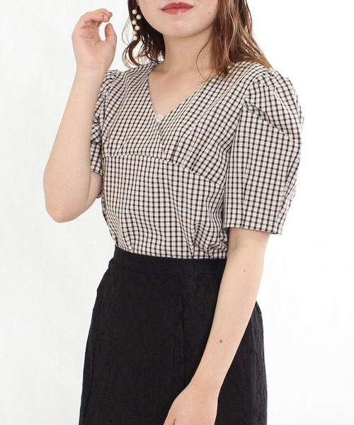 ASTORIA ODIER(アストリアオディール)の「ギャザースリーブⅤネックバックリボンブラウス(シャツ/ブラウス・レディース・ブラック/ベージュ/ホワイト×ブラック/キャメル・MEDIUM)」の22枚目の写真