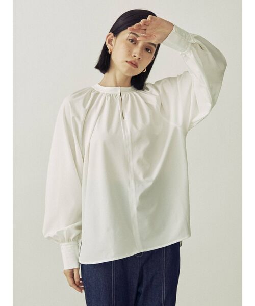 COTORICA（コトリカ）の「【THE DAYZ TOKYO】ステッチカラーラウンドテールブラウス（シャツ/ブラウス・レディース・オフホワイト/ブラック/ブラウン・SMALL/MEDIUM）」の4枚目の写真