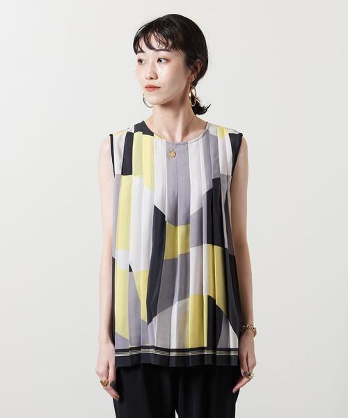 UNITED ARROWS(ユナイテッドアローズ)の「<UNITED ARROWS>パネルプリント プリーツ ノースリーブ ブラウス B◆(シャツ/ブラウス・レディース・イエロー/ネイビー・FREE)」の9枚目の写真