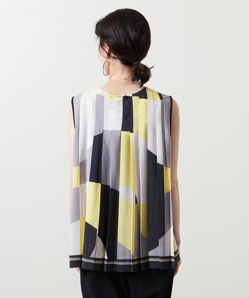 UNITED ARROWS(ユナイテッドアローズ)の「<UNITED ARROWS>パネルプリント プリーツ ノースリーブ ブラウス B◆(シャツ/ブラウス・レディース・イエロー/ネイビー・FREE)」の7枚目の写真