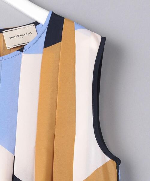 UNITED ARROWS(ユナイテッドアローズ)の「<UNITED ARROWS>パネルプリント プリーツ ノースリーブ ブラウス B◆(シャツ/ブラウス・レディース・イエロー/ネイビー・FREE)」の10枚目の写真