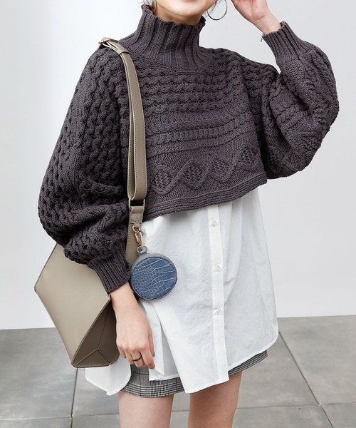 COLONY 2139（コロニートゥーワンスリーナイン）の「【WEB・一部店舗限定】短丈ケーブルハイネックニット（ニット/セーター・レディース・チャコールグレー/ブラック/ピンク/アイボリー・FREE）」の3枚目の写真