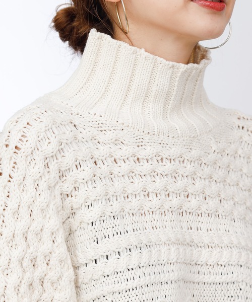 COLONY 2139（コロニートゥーワンスリーナイン）の「【WEB・一部店舗限定】短丈ケーブルハイネックニット（ニット/セーター・レディース・チャコールグレー/ブラック/ピンク/アイボリー・FREE）」の16枚目の写真