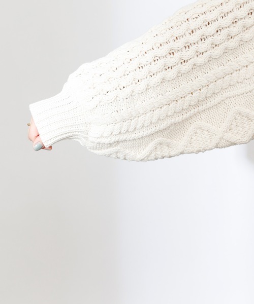 COLONY 2139（コロニートゥーワンスリーナイン）の「【WEB・一部店舗限定】短丈ケーブルハイネックニット（ニット/セーター・レディース・チャコールグレー/ブラック/ピンク/アイボリー・FREE）」の7枚目の写真