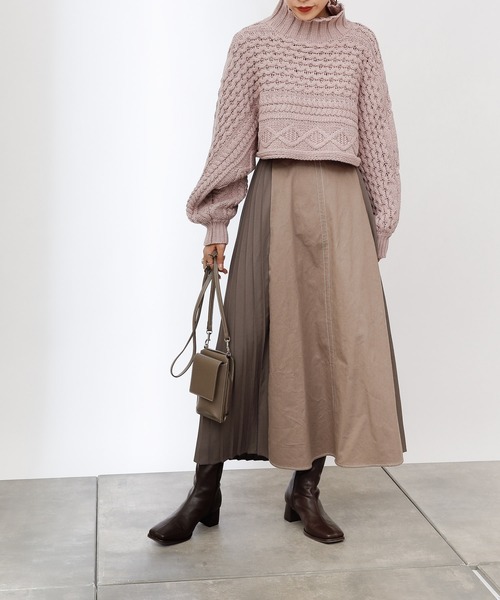 COLONY 2139（コロニートゥーワンスリーナイン）の「【WEB・一部店舗限定】短丈ケーブルハイネックニット（ニット/セーター・レディース・チャコールグレー/ブラック/ピンク/アイボリー・FREE）」の20枚目の写真