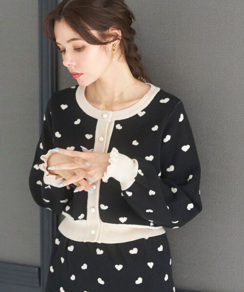 MAJESTIC LEGON（マジェスティックレゴン）の「クラシカルパターンカーディガン（ニット/セーター・レディース・ブラック系その他/ホワイト系その他2/ブラック系その他2・SMALL/MEDIUM）」の4枚目の写真