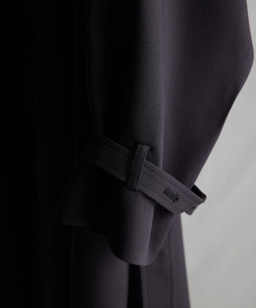 LIDNM（リドム）の「CLASSICAL WIDE TRENCH（トレンチコート・メンズ・チャコールグレー・MEDIUM/LARGE）」の4枚目の写真