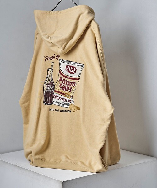 POWER TO THE PEOPLE(パワートゥーザピープル)の「【POWER TO THE PEOPLE/パワートゥザピープル】 スナックエンブロイダリー バック刺繍パーカー/ユニセックス(パーカー・メンズ・チャコールグレー/イエロー/ブルー/その他9・MEDIUM/LARGE/X-LARGE)」の14枚目の写真