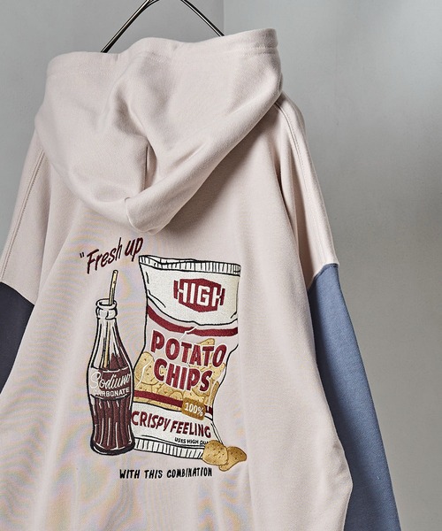 POWER TO THE PEOPLE(パワートゥーザピープル)の「【POWER TO THE PEOPLE/パワートゥザピープル】 スナックエンブロイダリー バック刺繍パーカー/ユニセックス(パーカー・メンズ・チャコールグレー/イエロー/ブルー/その他9・MEDIUM/LARGE/X-LARGE)」の7枚目の写真