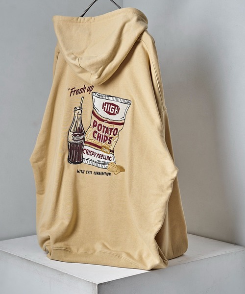 POWER TO THE PEOPLE(パワートゥーザピープル)の「【POWER TO THE PEOPLE/パワートゥザピープル】 スナックエンブロイダリー バック刺繍パーカー/ユニセックス(パーカー・メンズ・チャコールグレー/イエロー/ブルー/その他9・MEDIUM/LARGE/X-LARGE)」の5枚目の写真