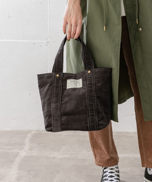 URBAN RESEARCH Sonny Label（アーバンリサーチサニーレーベル）の「コーデュロイミニトートバッグ（トートバッグ・レディース・チャコールグレー/ブラック/キャメル・ONE）」の10枚目の写真