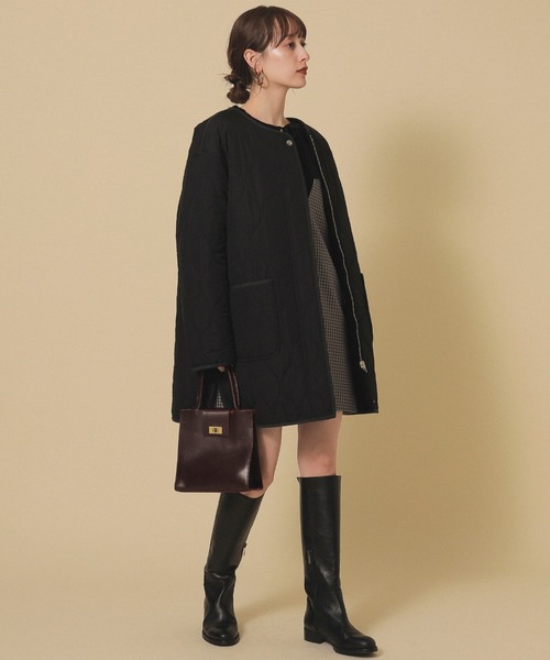 Ray BEAMS(レイビームス)の「Ray BEAMS / ボア リバーシブル コート(ノーカラーコート・レディース・ブラック/オリーブ・1/0)」の2枚目の写真