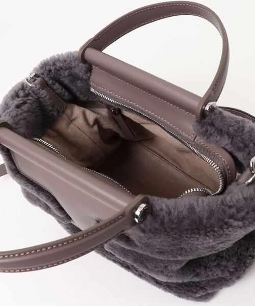 IACUCCI（イアクッチ）の「【IACUCCI】ムートンミニトートバッグ/SORBETTO MONTONE（ハンドバッグ・レディース・サンドベージュ/グレー・FREE）」の5枚目の写真