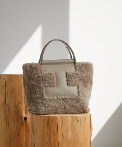 IACUCCI（イアクッチ）の「【IACUCCI】ムートンミニトートバッグ/SORBETTO MONTONE（ハンドバッグ・レディース・サンドベージュ/グレー・FREE）」の11枚目の写真