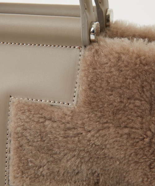 IACUCCI（イアクッチ）の「【IACUCCI】ムートンミニトートバッグ/SORBETTO MONTONE（ハンドバッグ・レディース・サンドベージュ/グレー・FREE）」の13枚目の写真