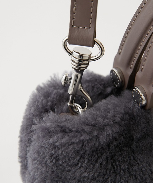 IACUCCI（イアクッチ）の「【IACUCCI】ムートンミニトートバッグ/SORBETTO MONTONE（ハンドバッグ・レディース・サンドベージュ/グレー・FREE）」の15枚目の写真