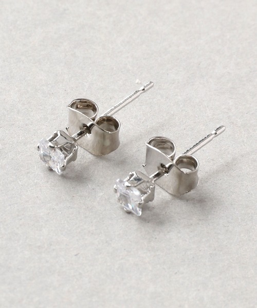Manon's Selection(マノンズセレクション)の「1粒スクエアストーンピアス3mm(ピアス(両耳用)・レディース・シルバー/ゴールド・ONE SIZE)」の6枚目の写真