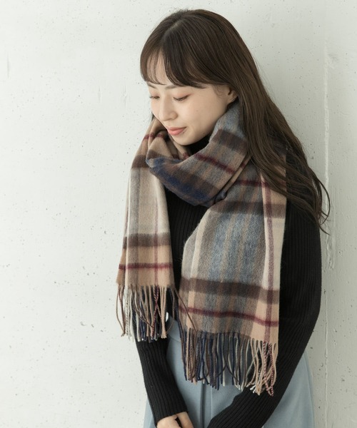 URBAN RESEARCH Sonny Label（アーバンリサーチサニーレーベル）の「大判ウールチェックストール（マフラー・レディース・ブラウン/ライトグレー/ネイビー/チャコールグレー・ONE）」の3枚目の写真