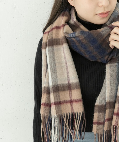 URBAN RESEARCH Sonny Label（アーバンリサーチサニーレーベル）の「大判ウールチェックストール（マフラー・レディース・ブラウン/ライトグレー/ネイビー/チャコールグレー・ONE）」の6枚目の写真