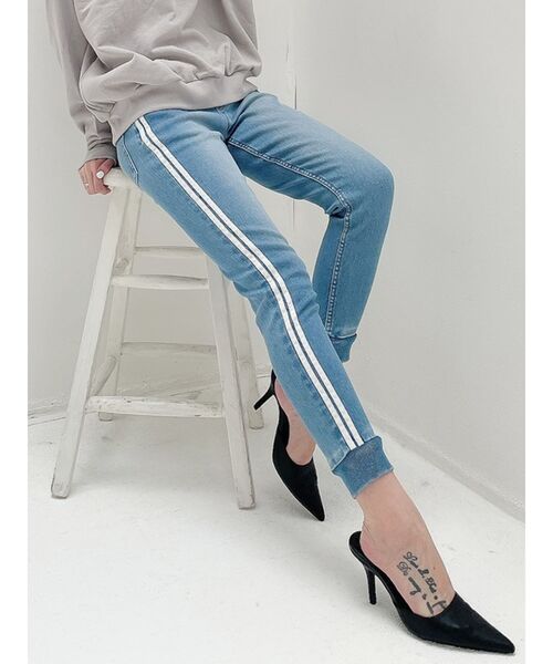 GYDA（ジェイダ）の「2ライン カットデニムパンツ（デニムパンツ・レディース・ライトブルー/ブルー・FREE）」の13枚目の写真