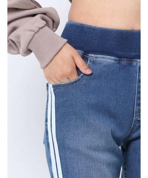 GYDA（ジェイダ）の「2ライン カットデニムパンツ（デニムパンツ・レディース・ライトブルー/ブルー・FREE）」の17枚目の写真