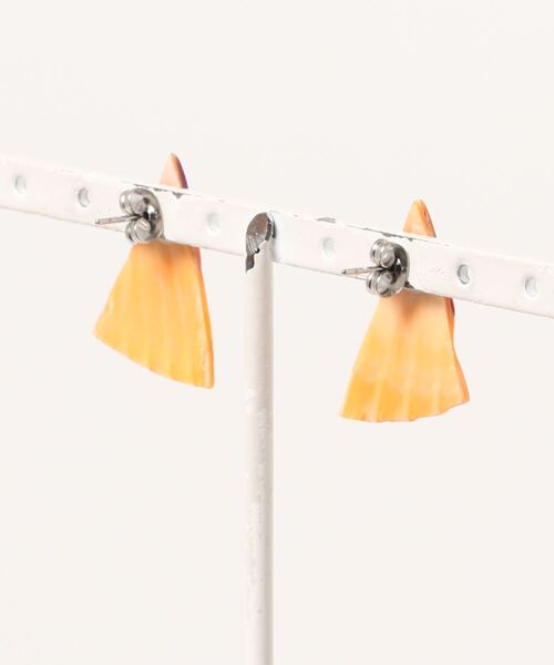 チチカカ（チチカカ）の「リサイクルシェルピアス（ピアス（両耳用）・レディース・パープル/イエロー/オレンジ・FREE）」の11枚目の写真