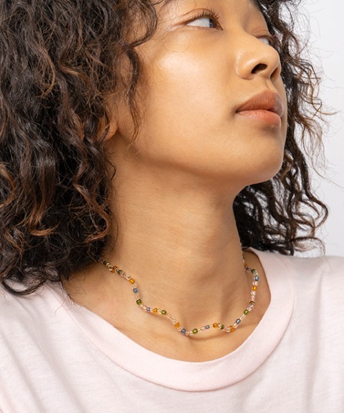 Casselini（キャセリーニ）の「Casselini(キャセリーニ)なみなみビーズチョーカー（ネックレス・レディース・オフホワイト/マルチ・FREE）」の5枚目の写真