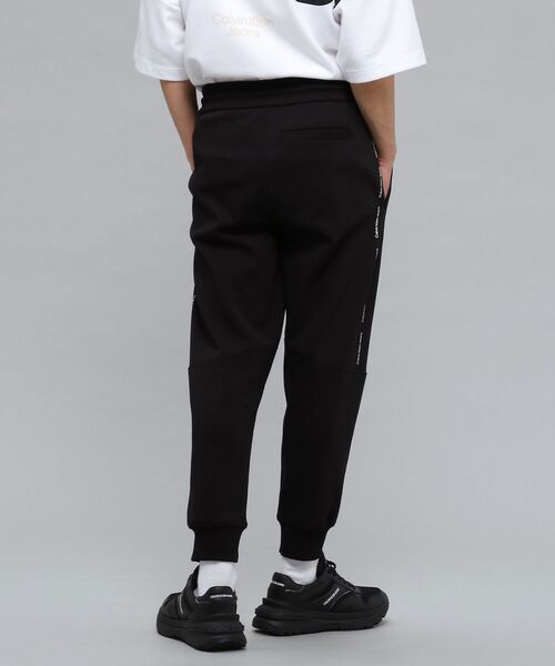 Calvin Klein(カルバン・クライン)の「AF-REPEAT LOGO スウェットパンツ(スウェットパンツ・メンズ・ブラック・S/M/L)」の2枚目の写真