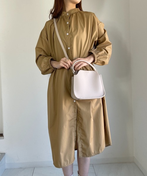 CLEA(クレア)の「バンドカラーシャツワンピース(シャツワンピース・レディース・ホワイト/ブラック/ベージュ/ブルー・FREE)」の1枚目の写真