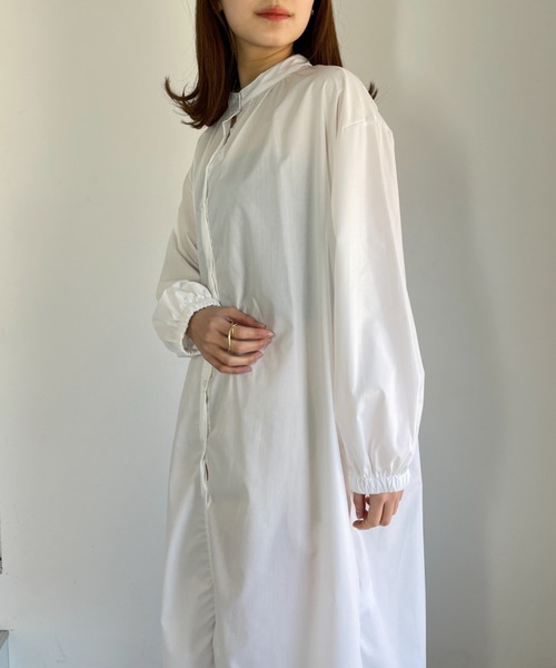 CLEA(クレア)の「バンドカラーシャツワンピース(シャツワンピース・レディース・ホワイト/ブラック/ベージュ/ブルー・FREE)」の5枚目の写真