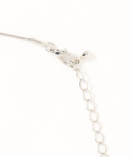 natural couture(ナチュラルクチュール)の「ポイントメタルネックレス(ネックレス・レディース・シルバー/ゴールド・FREE)」の3枚目の写真